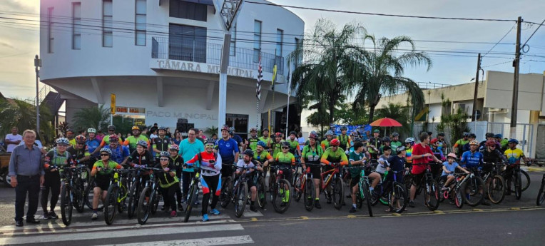 🚴‍♂💙 1º Giro AZUL  Pedalando pelo Autismo é sucesso em Parapuã 💙🚴‍♀
