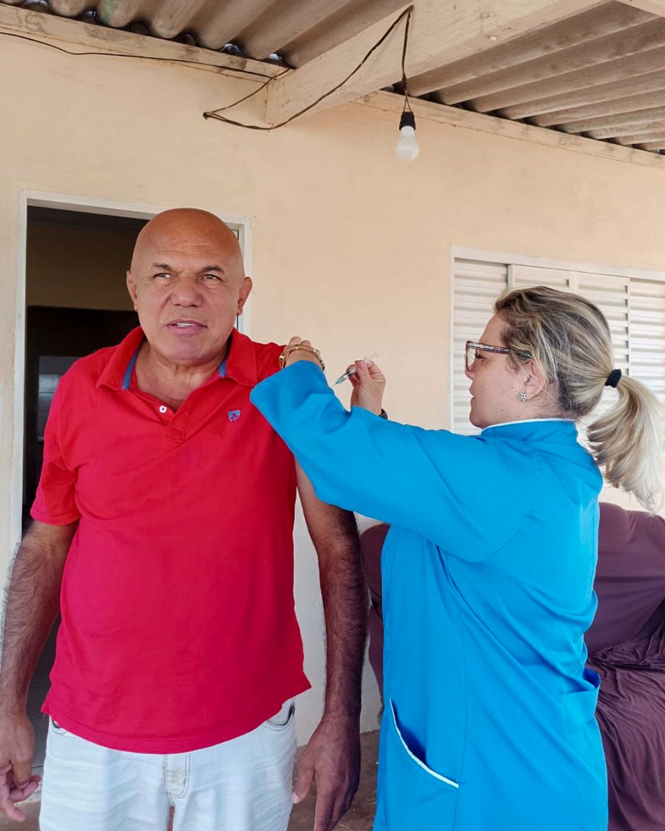 Prefeitura de Parapuã intensifica vacinação contra Influenza e Covid-19 com atendimento domiciliar a idosos.